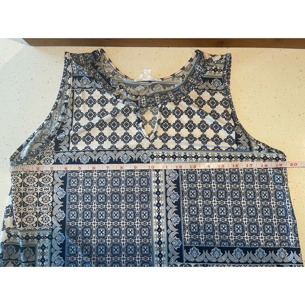 Exclusive One Knit Blue Patterned Top Stretch Sleeveless Size Large‎